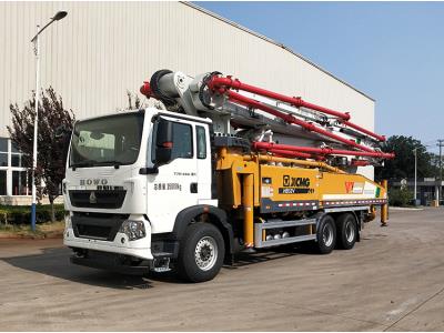 Import XCMG 52m tow truck mounted concrete pump HB52V with HOWO chassis for sale from chinese wholesale supplier and manufacturer