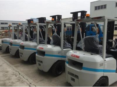 Import 2.5 Ton Diesel Small Forklift from chinese wholesale supplier and manufacturer