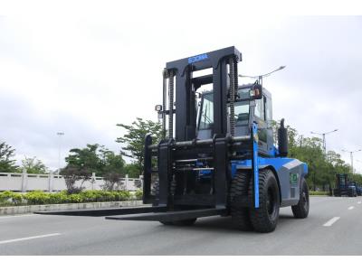 Import SOCMA 12T Diesel Engine Big Forklift for port from chinese wholesale supplier and manufacturer