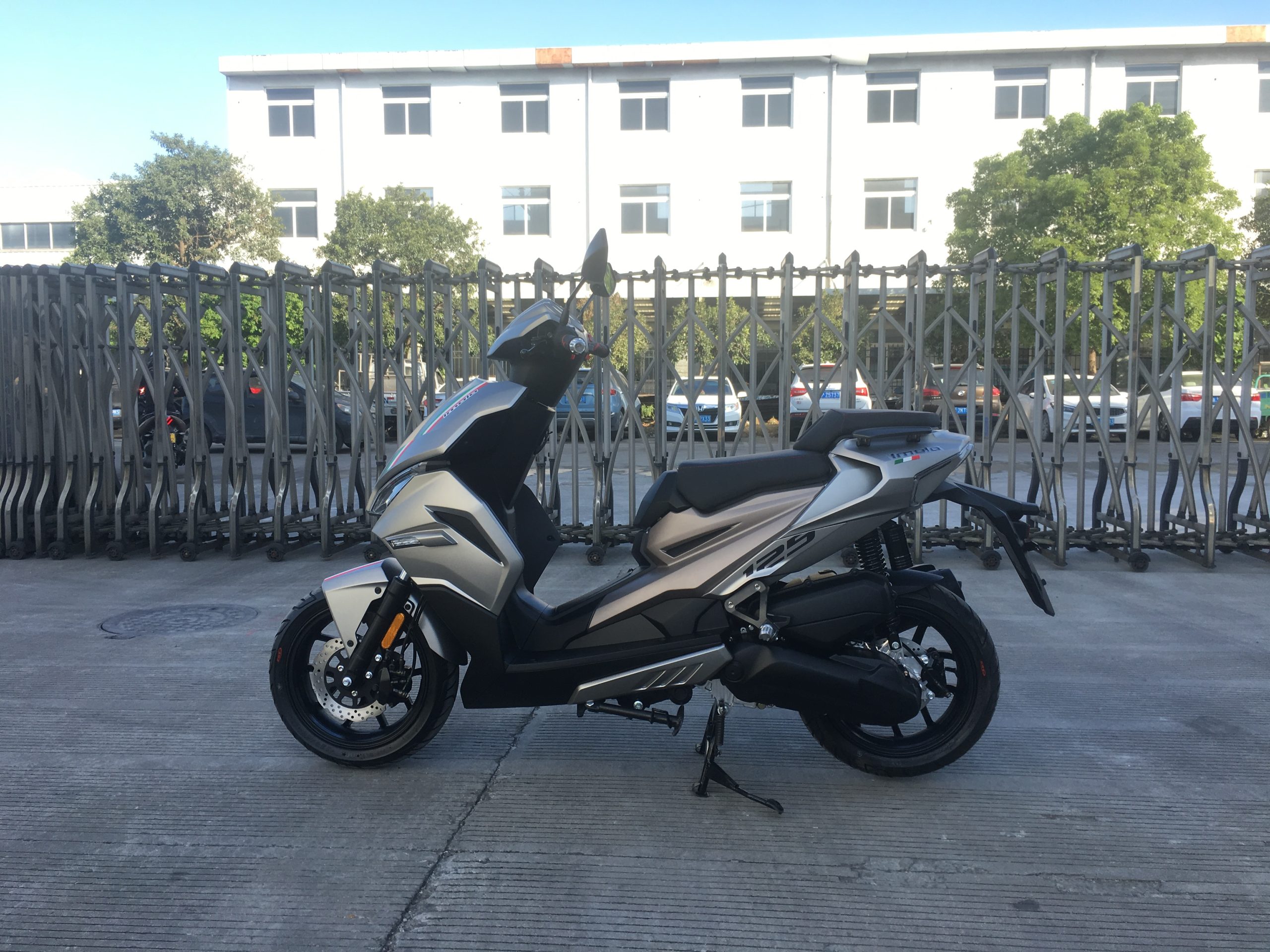 Import TS IMOLA50/125/150CC EEC SPORTY SCOOTER from chinese wholesale supplier and manufacturer