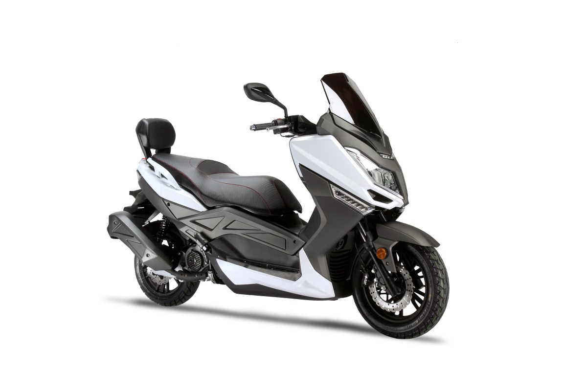 Import T-9 ALEX ONE 125150/300CC EEC MAXI NEW SCOOTER from chinese wholesale supplier and manufacturer